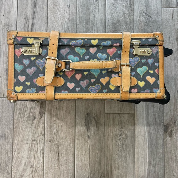 Black with hearts roller suitcase - Picture 7 of 8